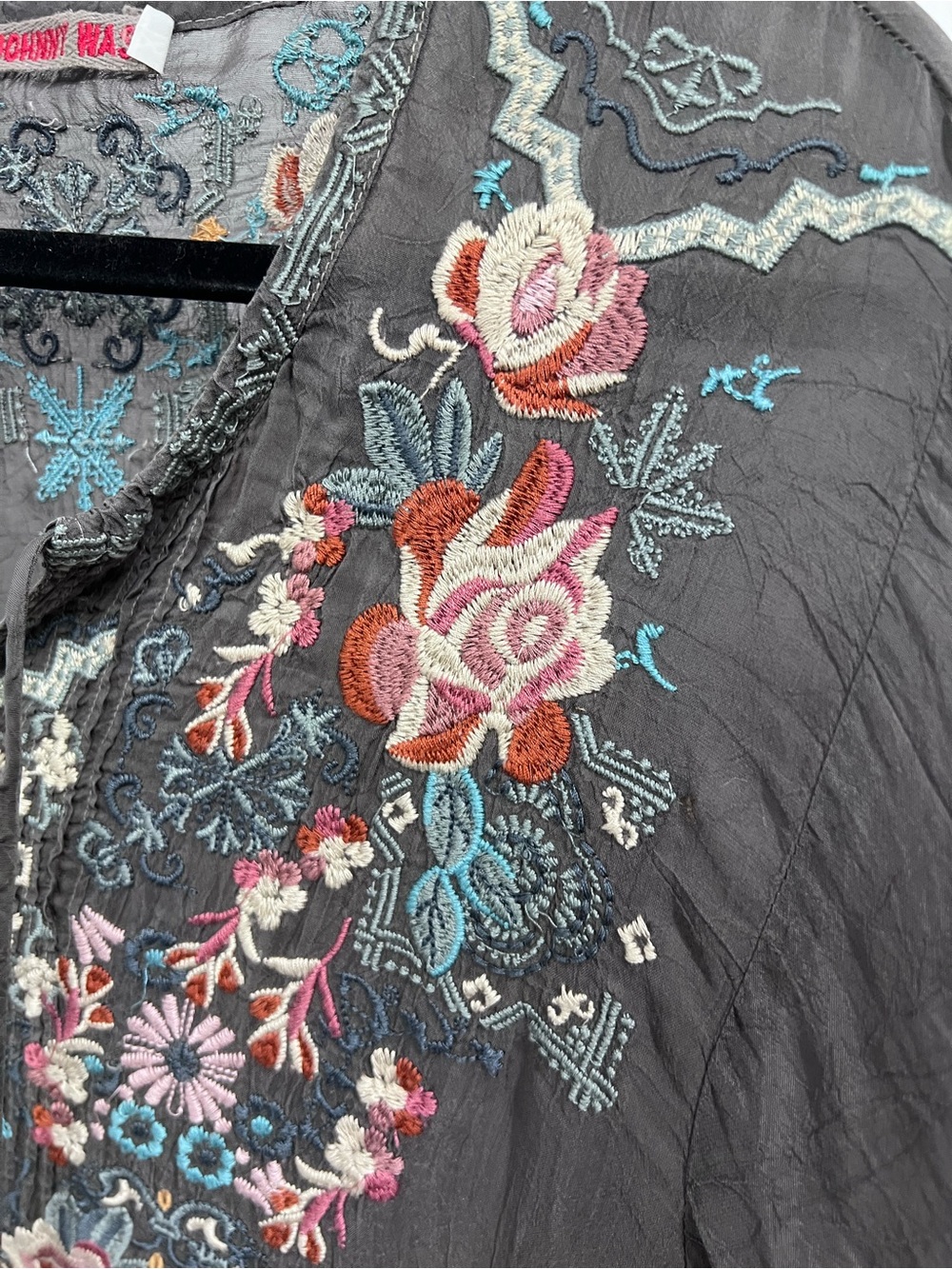 Johnny Was Charcoal grey  Embroidered V-Neck tie Top Floral front pockets - Picture 10 of 11